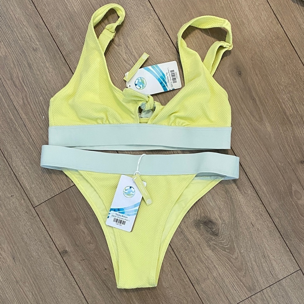 Levitate Bikini NWT Set Light Yellow and Blue Trestles Top and Bottom Size Large
